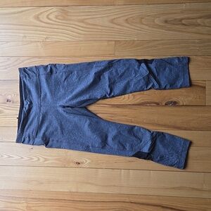 Lululemon Grey Crop Leggings with pockets,  Size 6